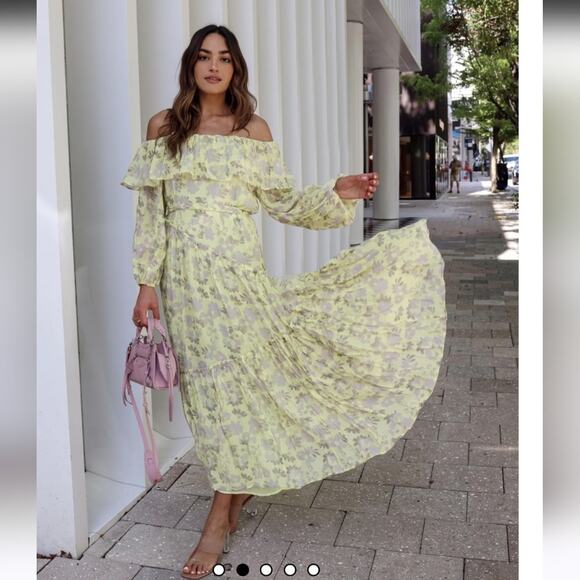 Astr Kaylani Floral Flowy Summer Dress Off Shoulder with ruffle and tiers Size M - Picture 1 of 13